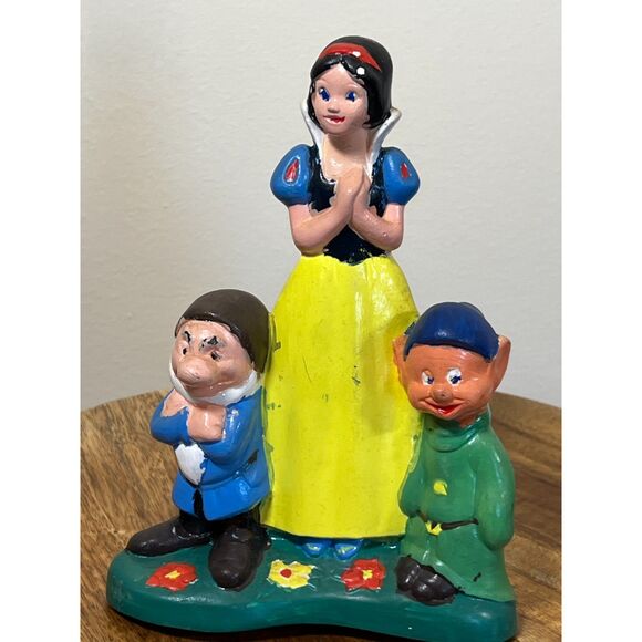 Vintage‎ Walt Disney Snow White Figurine with Grumpy and Dopey - Picture 1 of 5